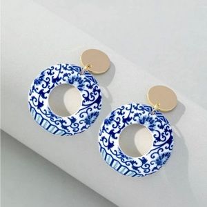 Never worn, round drop earrings